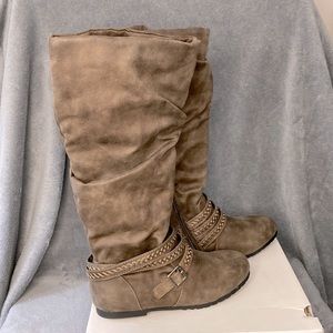 NEW- Size 6, tall tan boots.